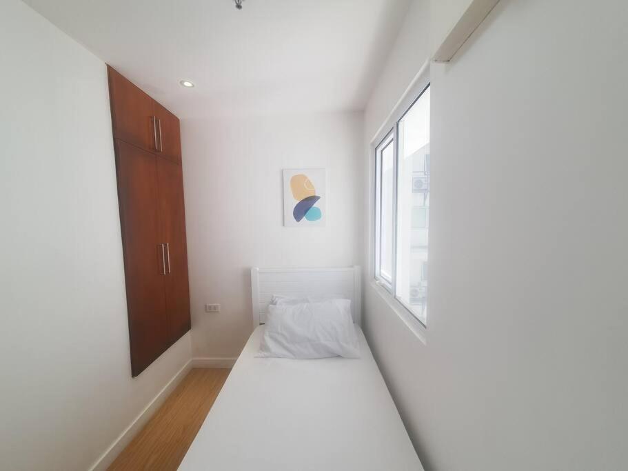 Bgc Taguig Cozy 2 Bedroom Loft, With Stunning Bgc Skyline View! 마닐라 외부 사진