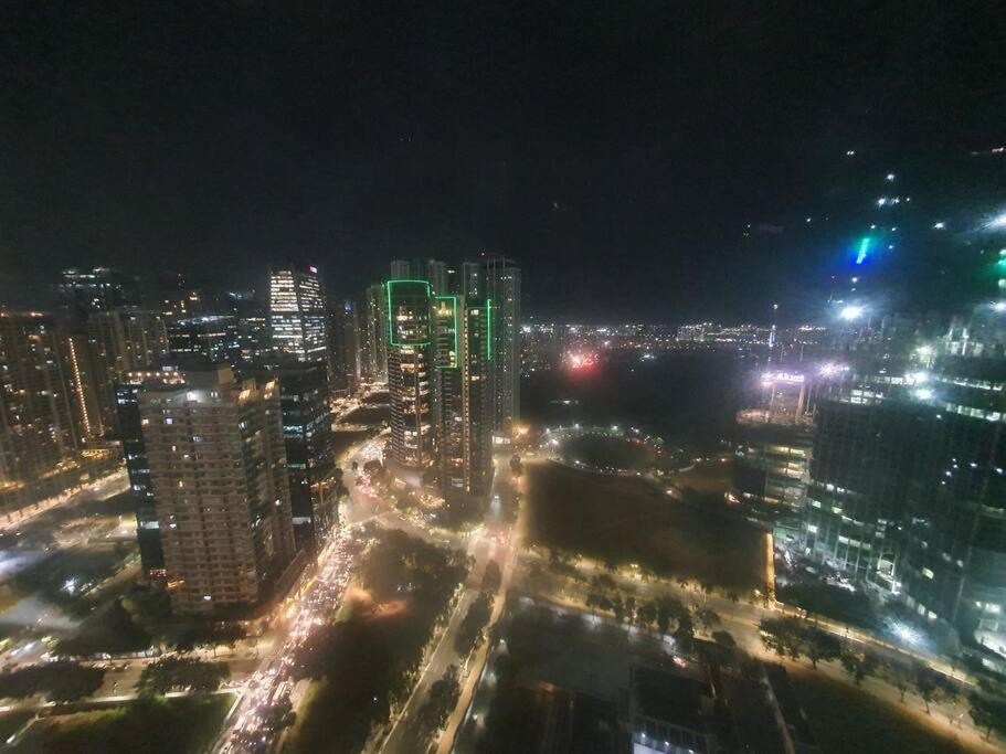 Bgc Taguig Cozy 2 Bedroom Loft, With Stunning Bgc Skyline View! 마닐라 외부 사진