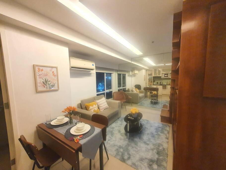 Bgc Taguig Cozy 2 Bedroom Loft, With Stunning Bgc Skyline View! 마닐라 외부 사진